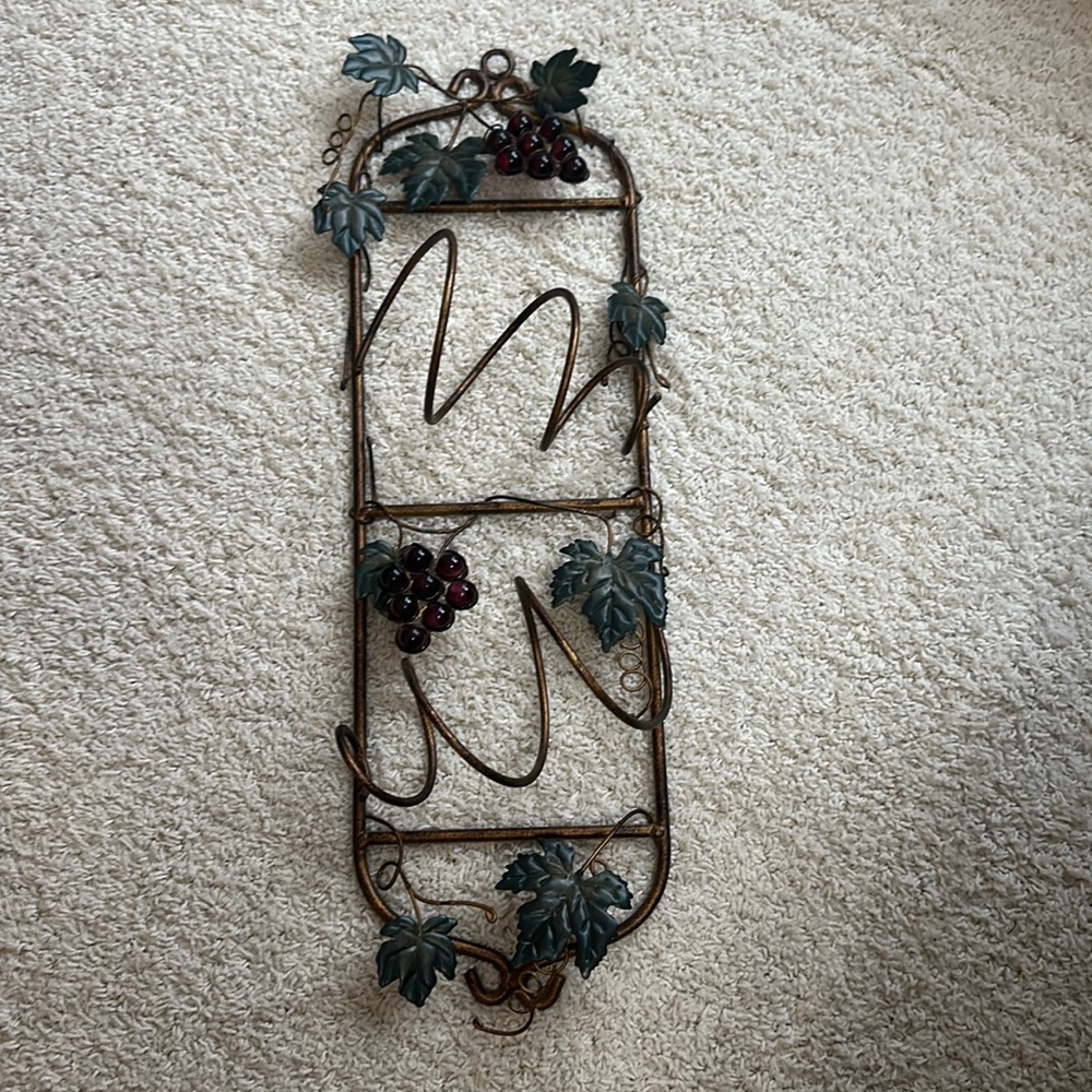 Wine rack with grapes